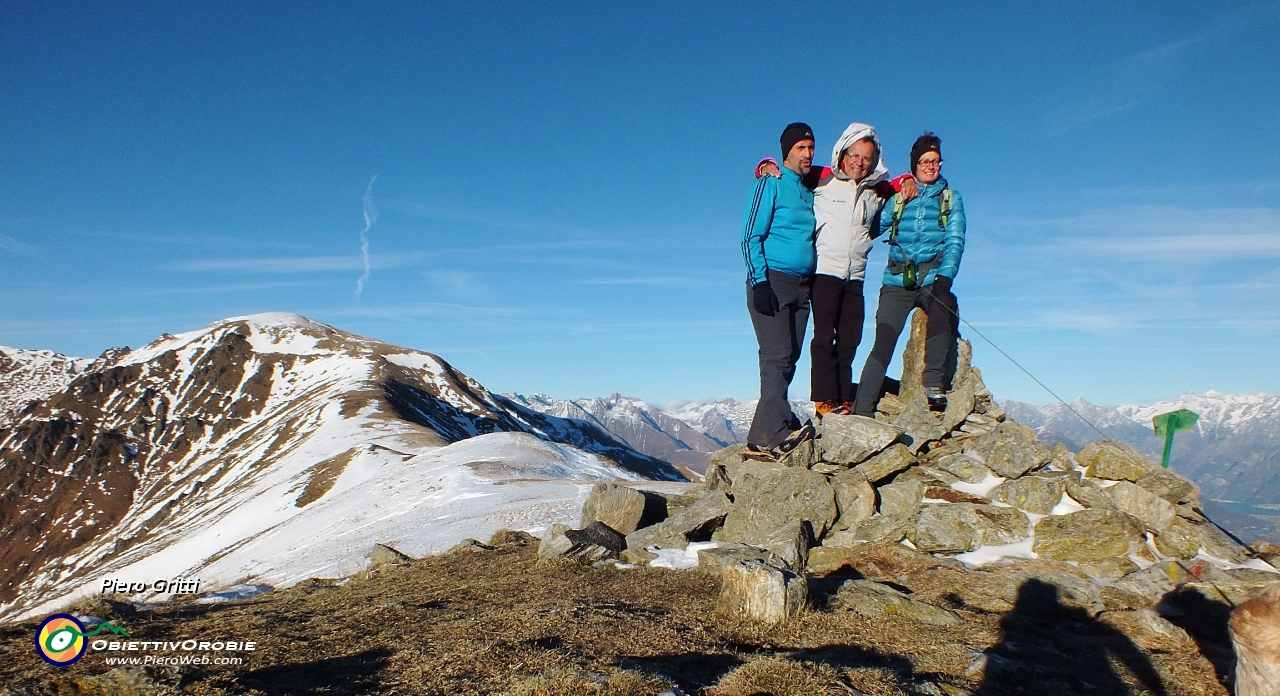 02 Sul Bregagnino (1905 m) con alle spalle il Bregagno.JPG